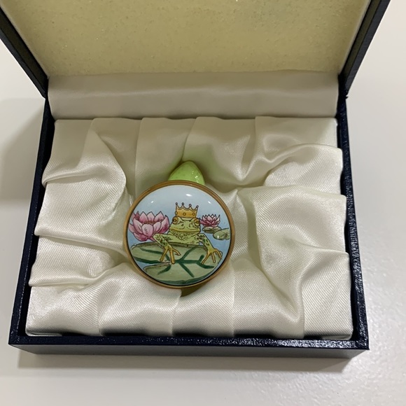 Trinket Box: Enamel Halycon Days Frog Prince - Picture 3 of 12